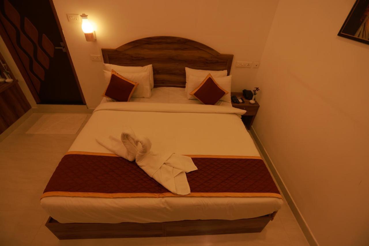 Malavikas Black Beach Resort Varkala Exterior foto