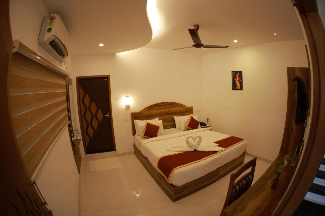 Malavikas Black Beach Resort Varkala Exterior foto